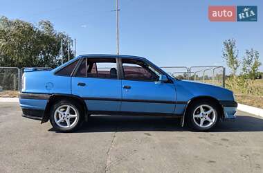 Седан Opel Kadett 1988 в Надворной