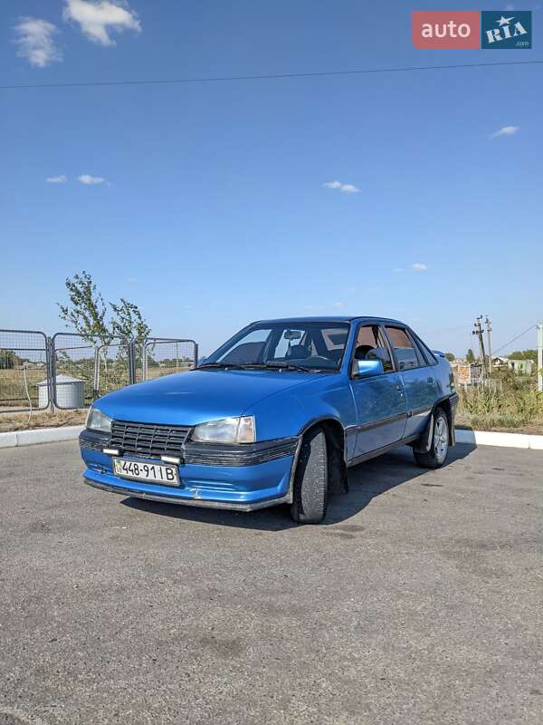 Седан Opel Kadett 1988 в Надворной