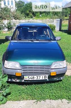 Хэтчбек Opel Kadett 1986 в Новоселице