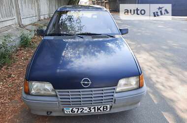 Універсал Opel Kadett 1990 в Києві