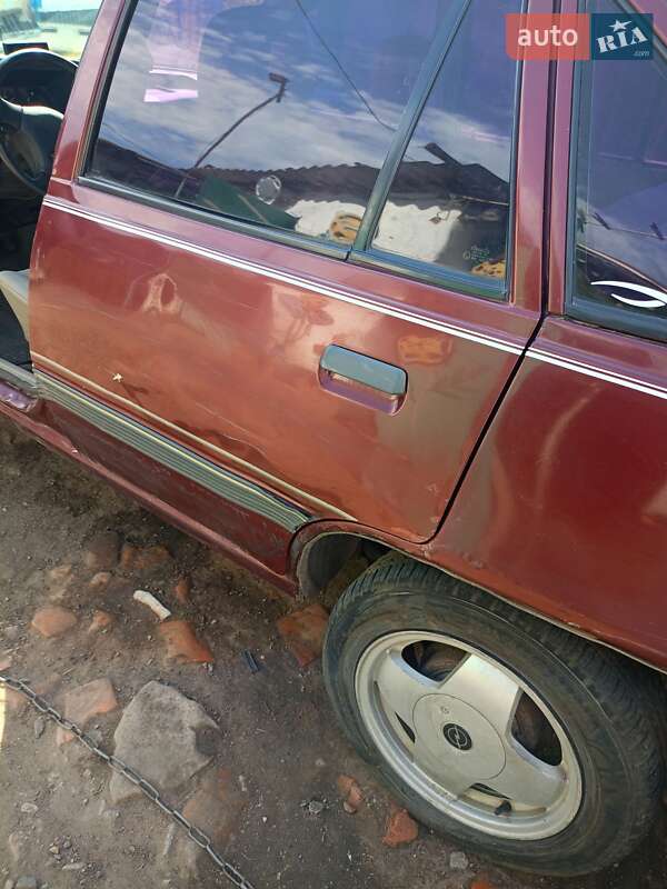 Седан Opel Kadett 1991 в Лозовой