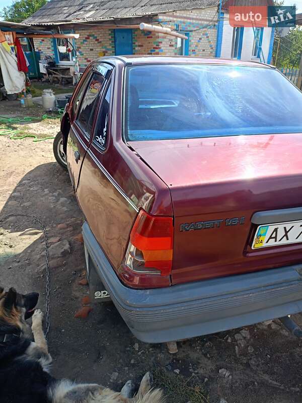 Седан Opel Kadett 1991 в Лозовой