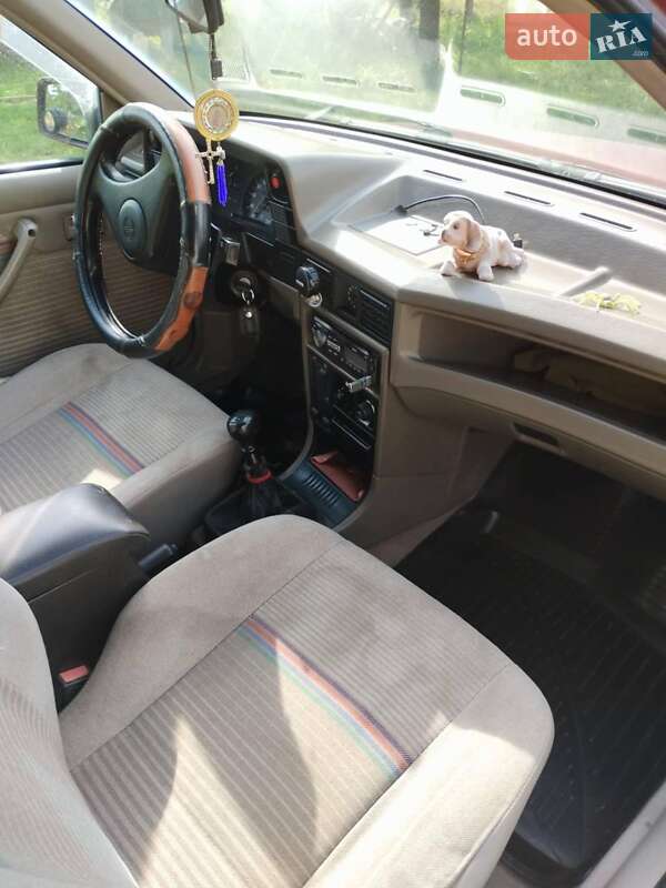 Седан Opel Kadett 1990 в Староконстантинове