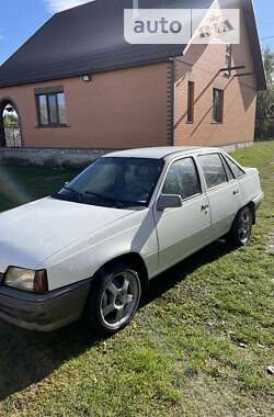 Седан Opel Kadett 1991 в Вараше