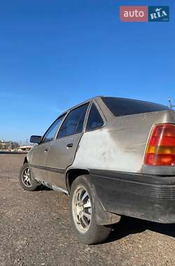 Седан Opel Kadett 1985 в 