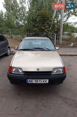 Седан Opel Kadett 1987 в Першотравенську