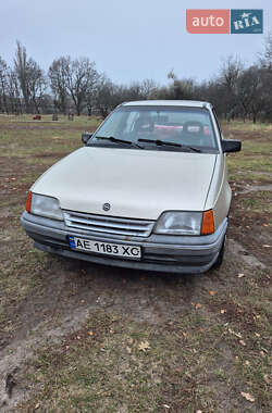 Хетчбек Opel Kadett 1990 в Дніпрі