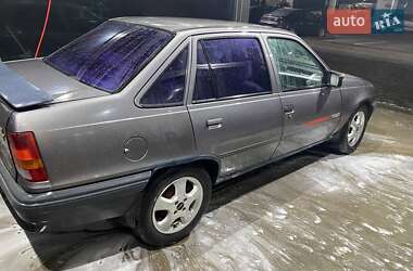 Седан Opel Kadett 1988 в Ракошине