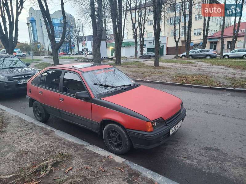 Седан Opel Kadett 1990 в Рівному