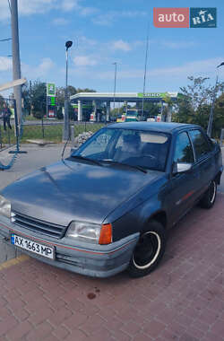 Седан Opel Kadett 1988 в Харкові