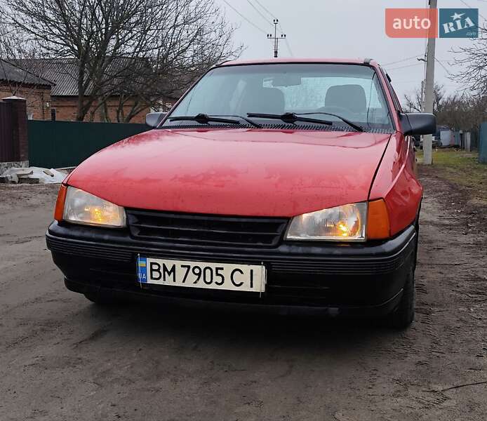 Седан Opel Kadett 1987 в Ромнах