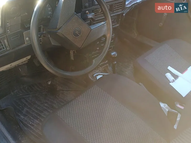Opel Kadett 1985 VIN W0L000033F5180140 фото оголошення 8 з 42