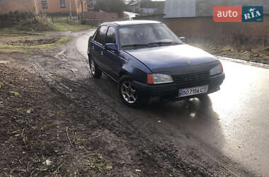 Седан Opel Kadett 1986 в Тернополі