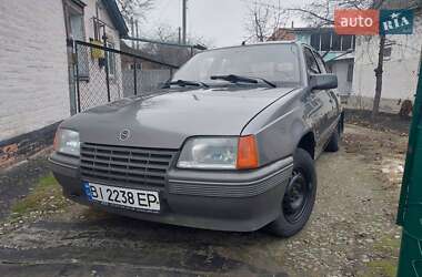 Хэтчбек Opel Kadett 1988 в Миргороде