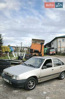 Хэтчбек Opel Kadett 1990 в 