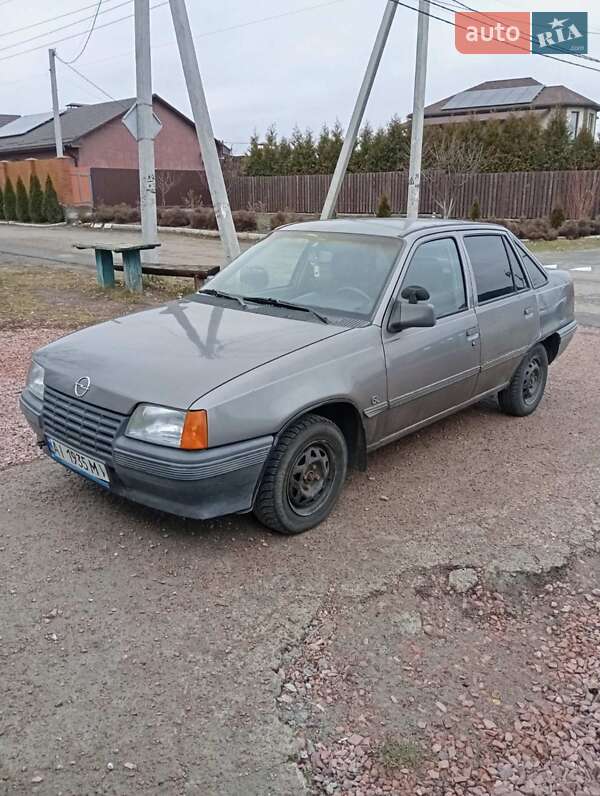 Седан Opel Kadett 1988 в Вышгороде