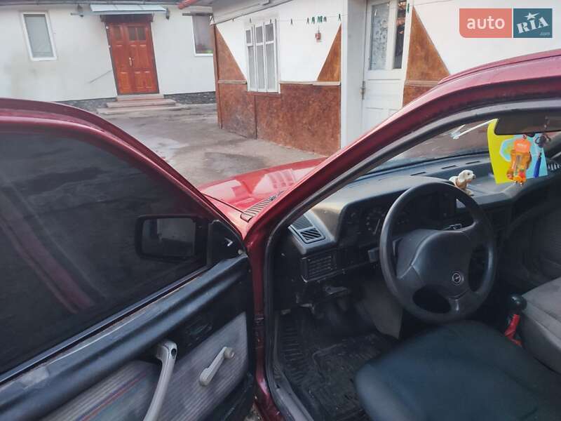 Хэтчбек Opel Kadett 1985 в Ивано-Франковске