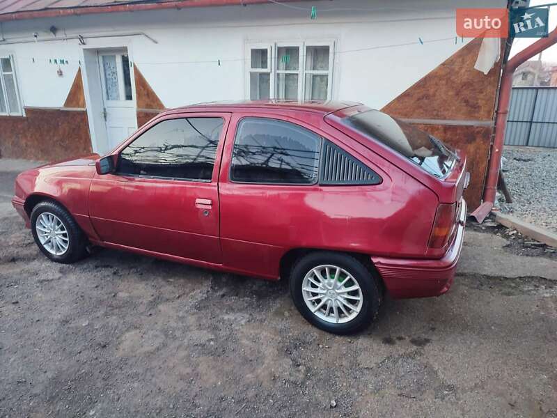 Хэтчбек Opel Kadett 1985 в Ивано-Франковске