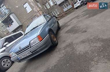 Седан Opel Kadett 1990 в 