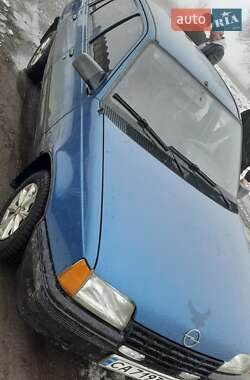 Седан Opel Kadett 1987 в Каневі