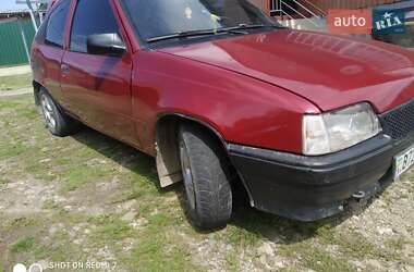 Хэтчбек Opel Kadett 1985 в 