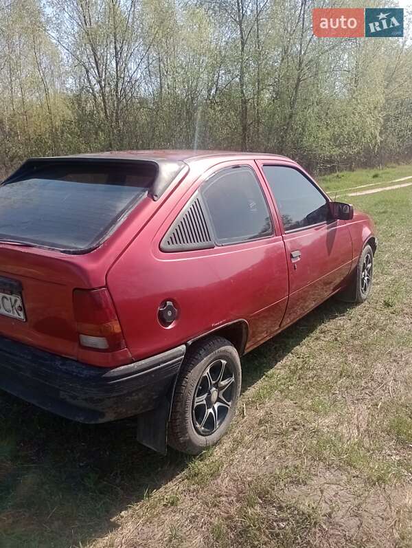 Хэтчбек Opel Kadett 1985 в 