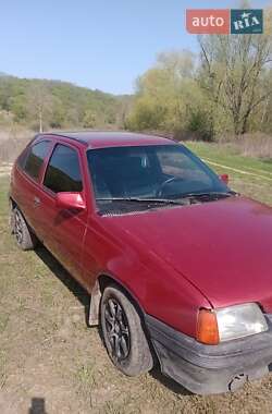Хэтчбек Opel Kadett 1985 в 