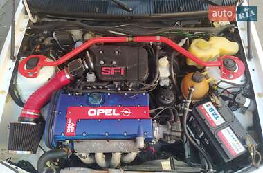 Хэтчбек Opel Kadett 1988 в 
