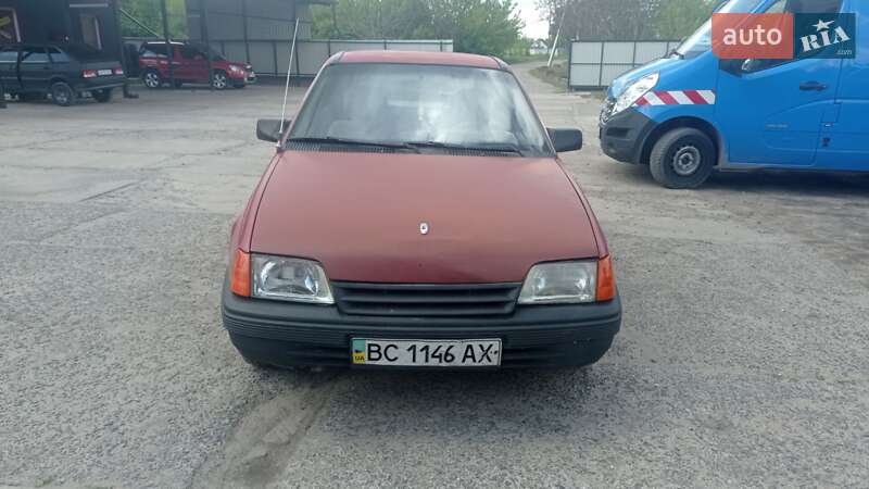 Хэтчбек Opel Kadett 1990 в 