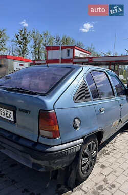 Хэтчбек Opel Kadett 1990 в 