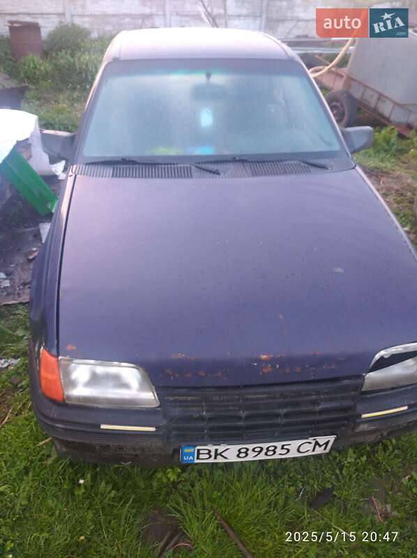 Седан Opel Kadett 1988 в Здолбуніві