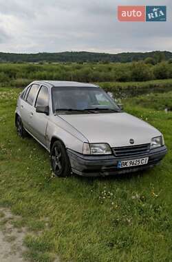 Хэтчбек Opel Kadett 1985 в Малом Алексине