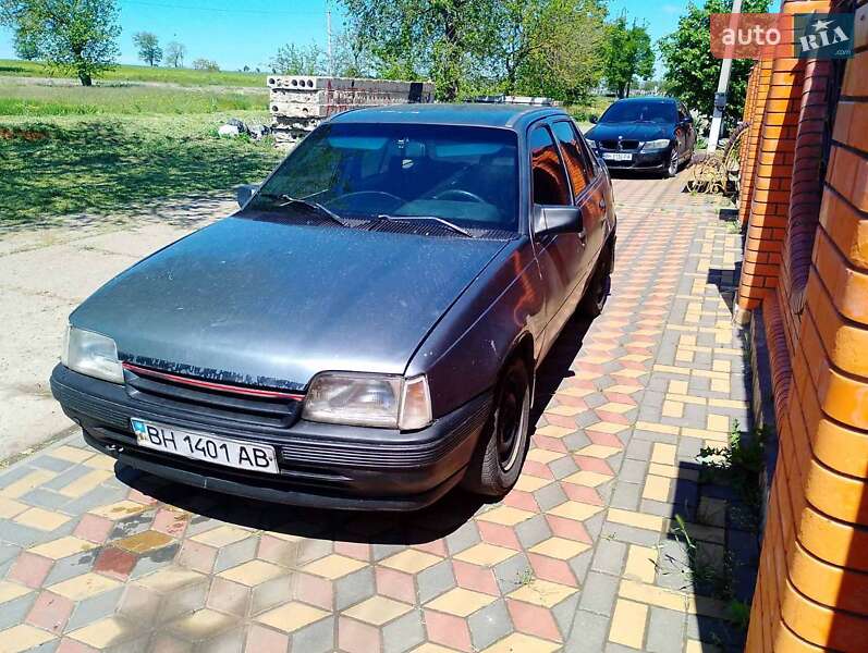Седан Opel Kadett 1986 в 