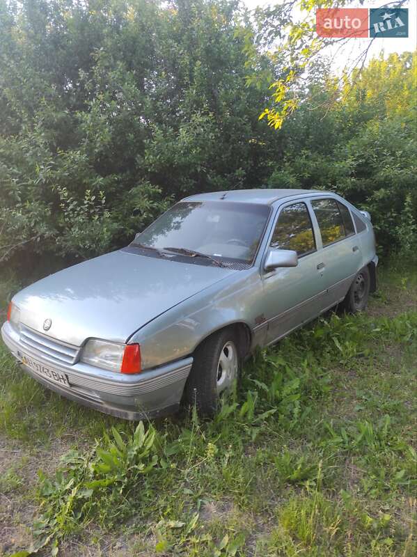 Хэтчбек Opel Kadett 1990 в Славянске фото 2 Хэтчбек Opel Kadett 1990 в Славянске
