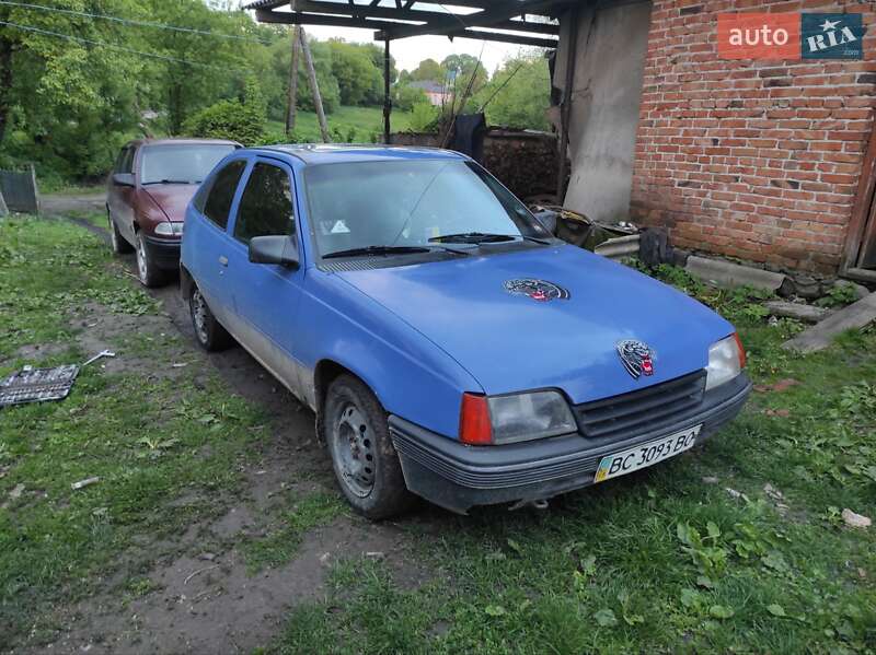Хэтчбек Opel Kadett 1986 в 