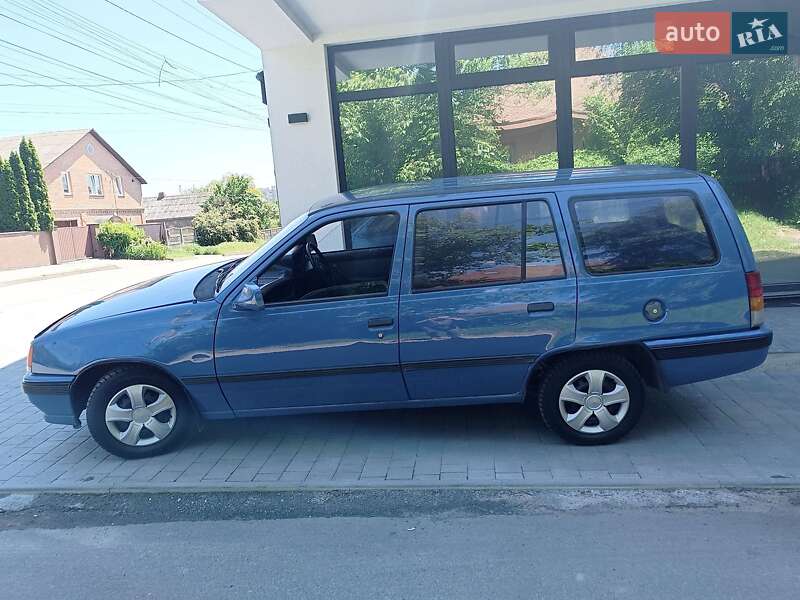 Универсал Opel Kadett 1988 в Виннице