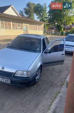 Хэтчбек Opel Kadett 1990 в Каменском