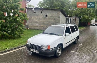 Универсал Opel Kadett 1988 в Черновцах