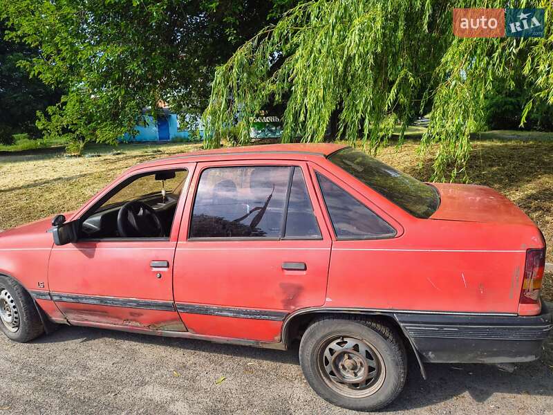 Седан Opel Kadett 1986 в Чигирину