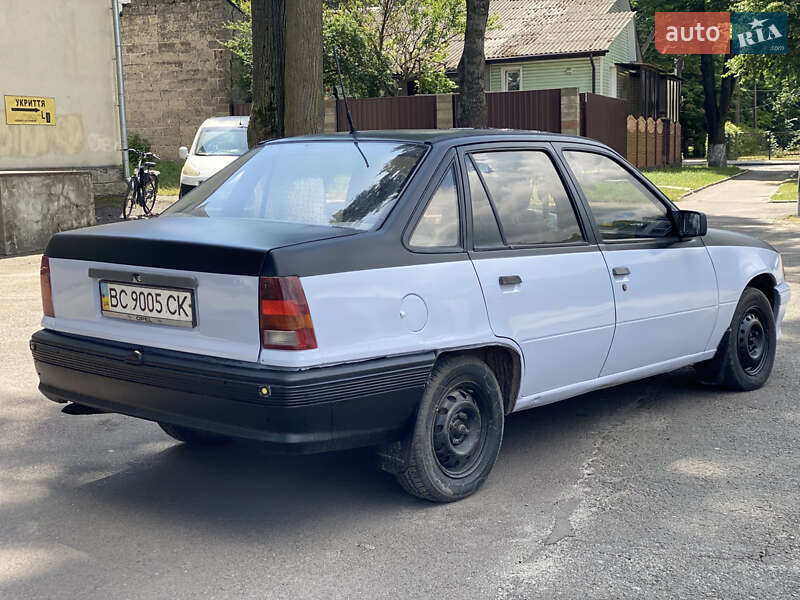 Седан Opel Kadett 1986 в Рівному