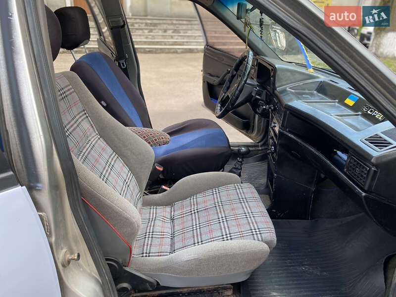 Седан Opel Kadett 1986 в Рівному