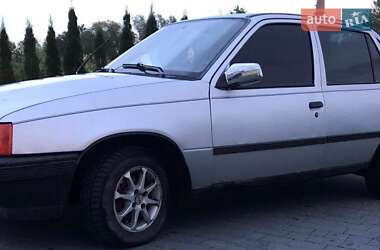 Седан Opel Kadett 1989 в Надвірній