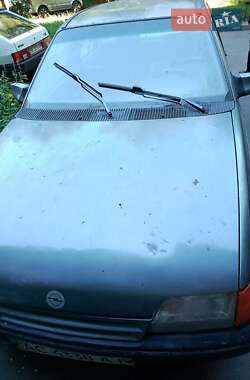 Седан Opel Kadett 1987 в Ровно