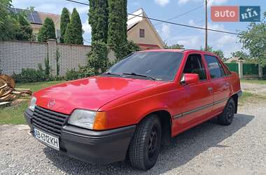 Седан Opel Kadett 1988 в Виннице