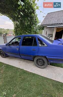 Седан Opel Kadett 1990 в Калуше