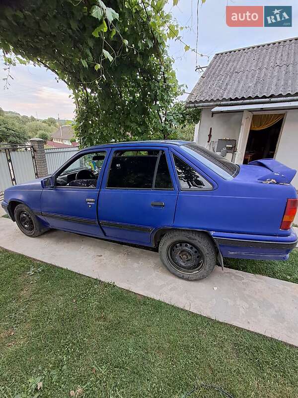 Седан Opel Kadett 1990 в Калуші