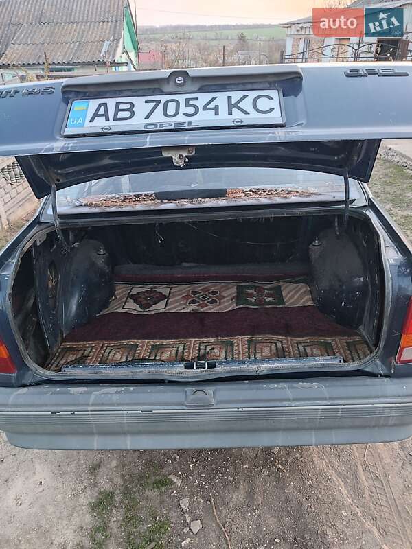 Седан Opel Kadett 1990 в Мурафе