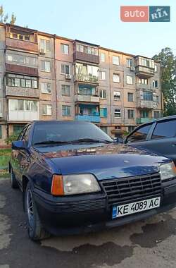 Седан Opel Kadett 1987 в Кривом Роге