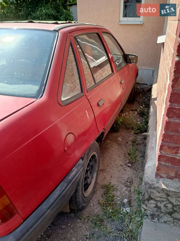 Седан Opel Kadett 1988 в Ізюмі