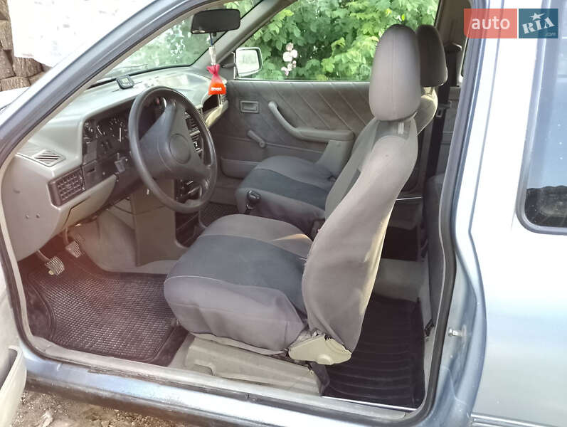 Седан Opel Kadett 1989 в Звягеле